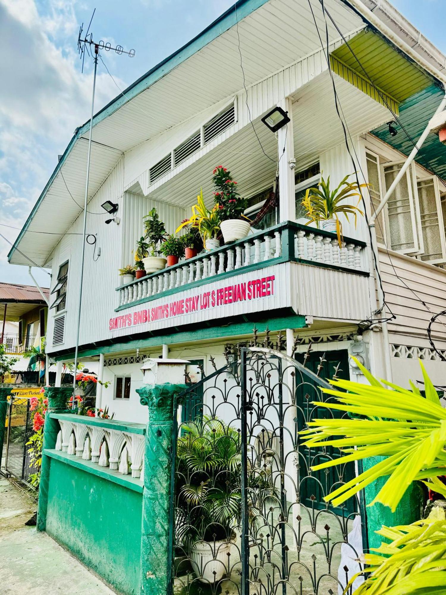Smith'S Homestay Georgetown Bagian luar foto